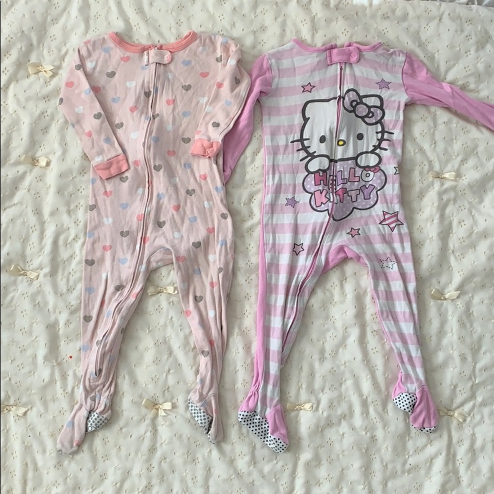 Footy pajamas with zippers